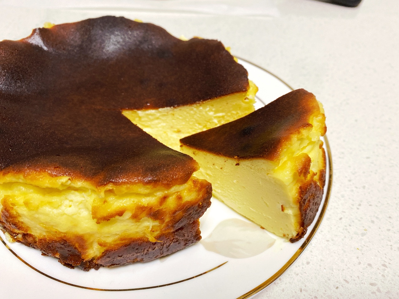史上最不容易失败的芝士蛋糕，【巴斯克蛋糕】｜内附自制奶油奶酪，详细教程。