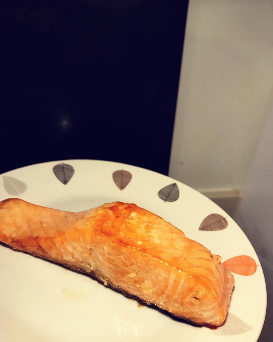 脆皮嫩肉——极致煎三文鱼
