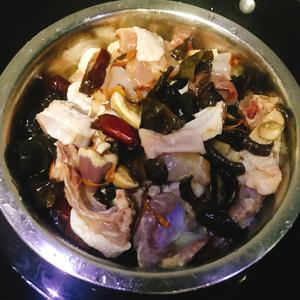 香菇木耳红枣枸杞虫草花蒸鸡肉的做法 步骤6