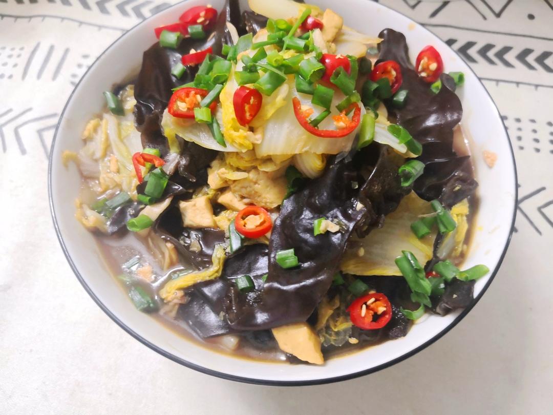 给肉都不换的菌菇白菜豆腐煲！好吃下饭