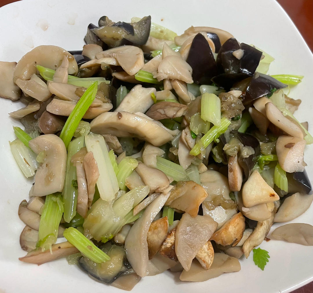 【无油】芹菜茄子炒杏鲍菇