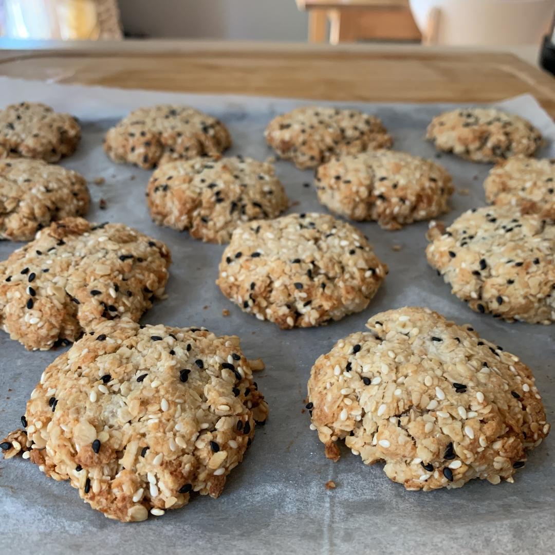 素食:有机燕麦芝麻大饼干