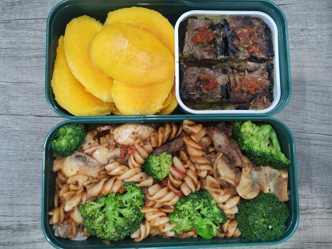 ㊙️在家米其林——芥末牛油果鹅肝牛肉寿司