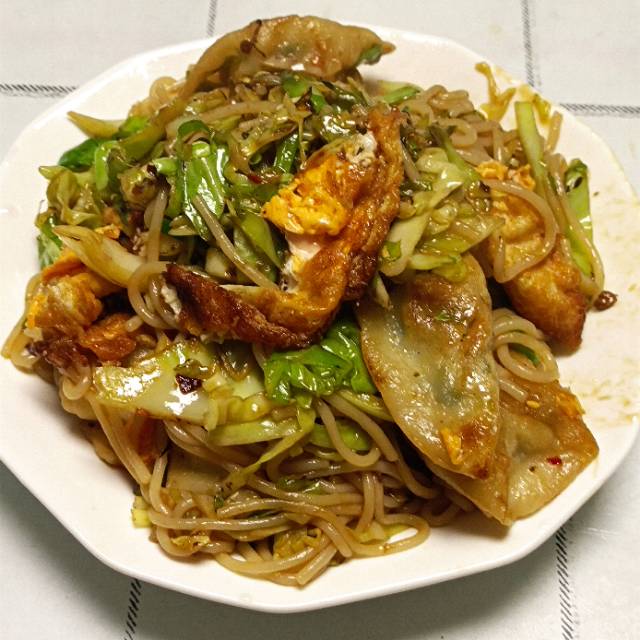 煎饺包菜炒粉