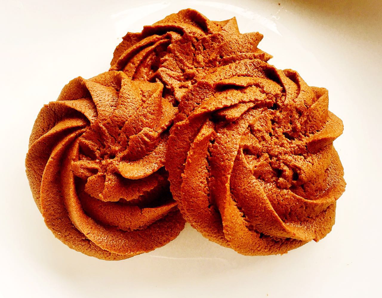 挤花毫无压力的巧克力曲奇