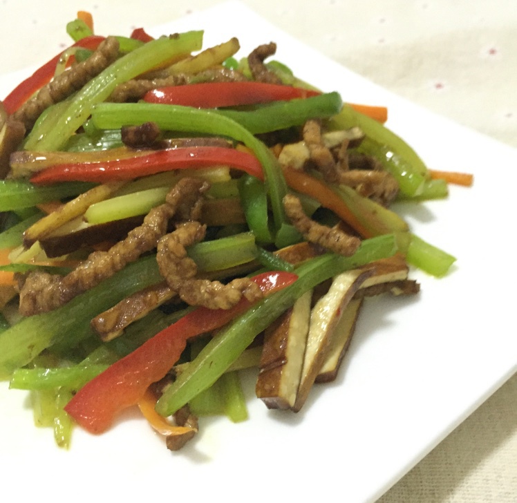 素菜：芹菜炒豆腐干
