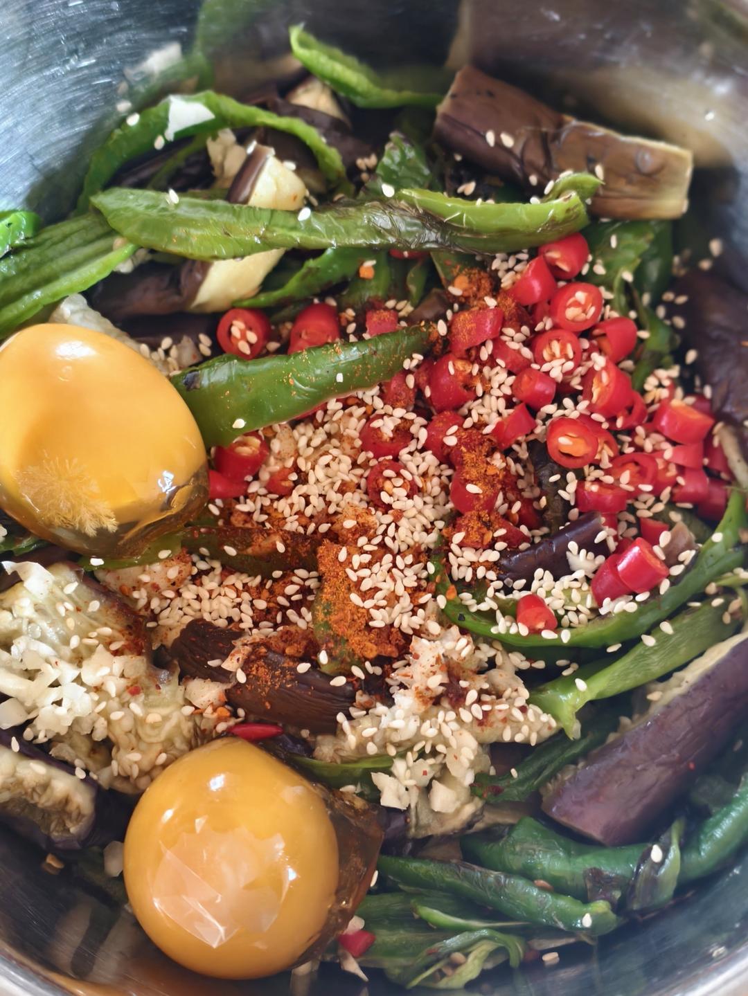 擂辣椒皮蛋茄子