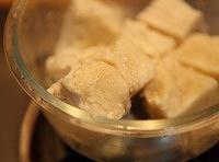 酸菜鸡腿炖冻豆腐的做法 步骤2