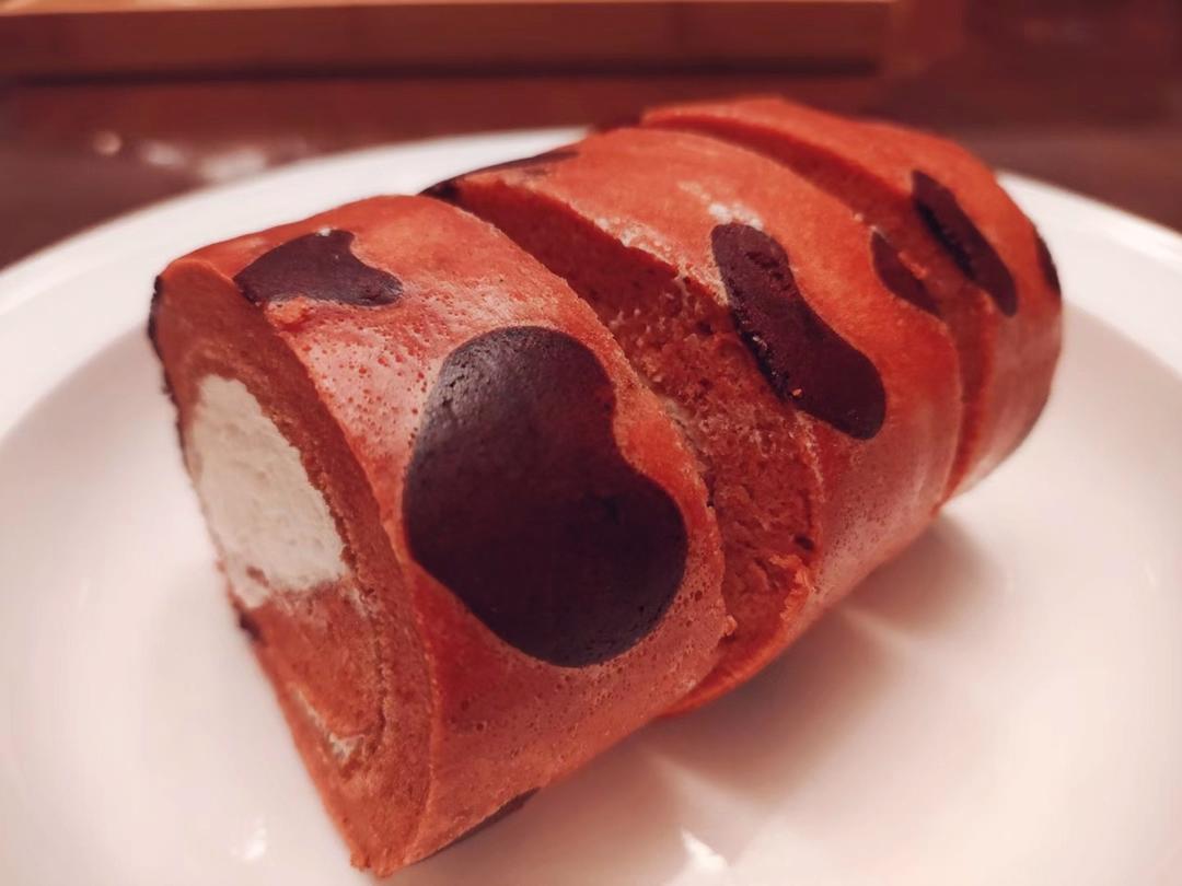 粉色蛋糕卷