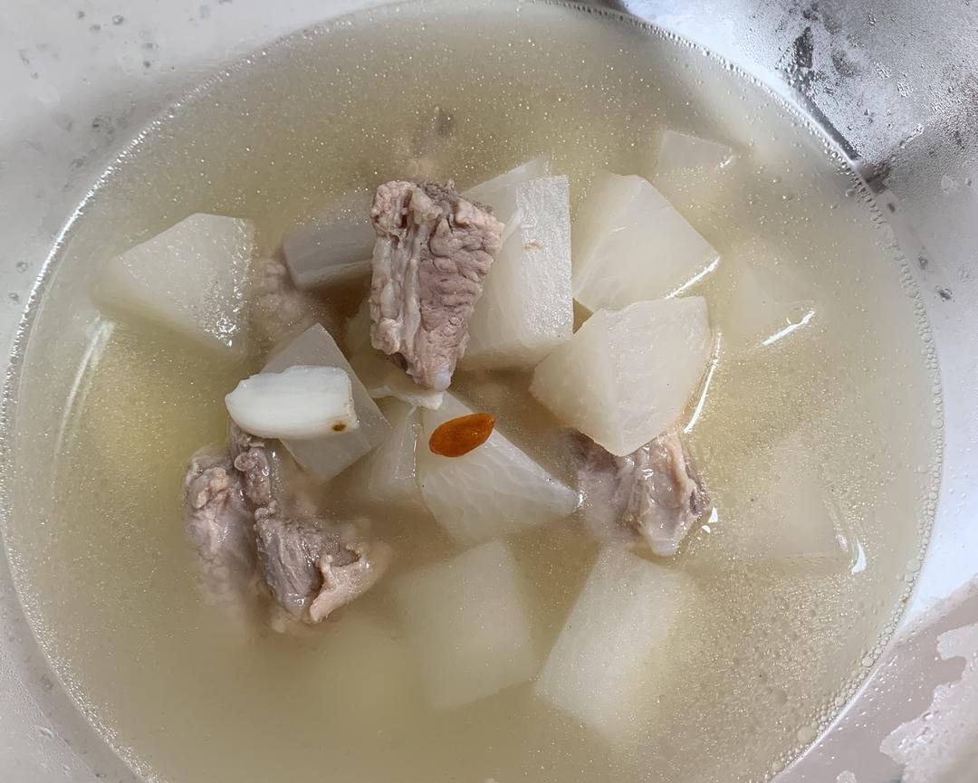 冬天就要喝😋清新爽口☺️不油腻的“白萝卜炖排骨汤”