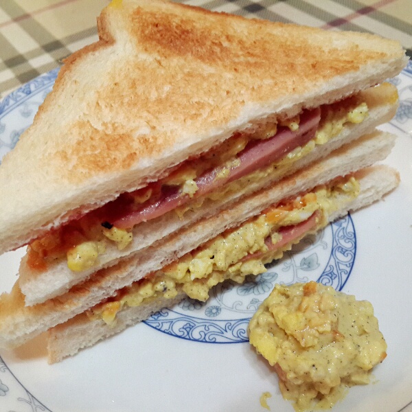 鸡蛋三明治