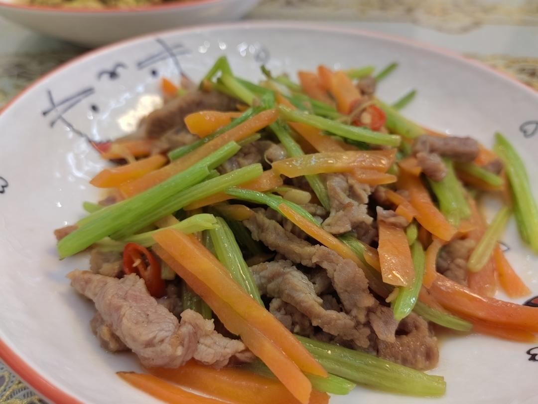 快手芹菜炒牛肉