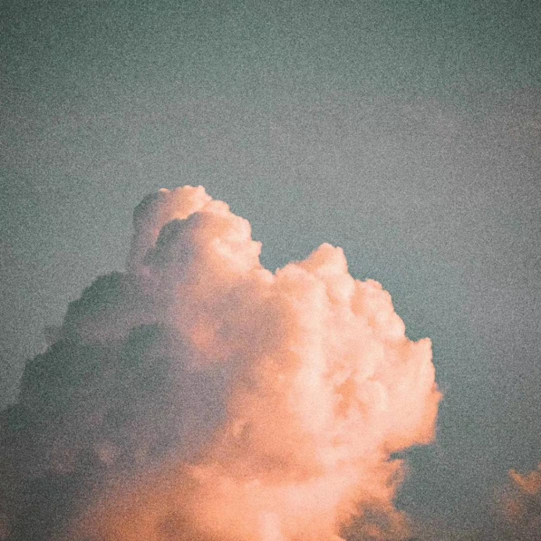 忽惊云雨在