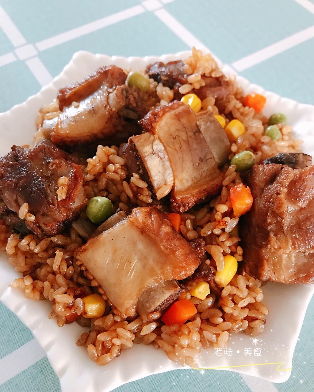 【排骨焖饭】