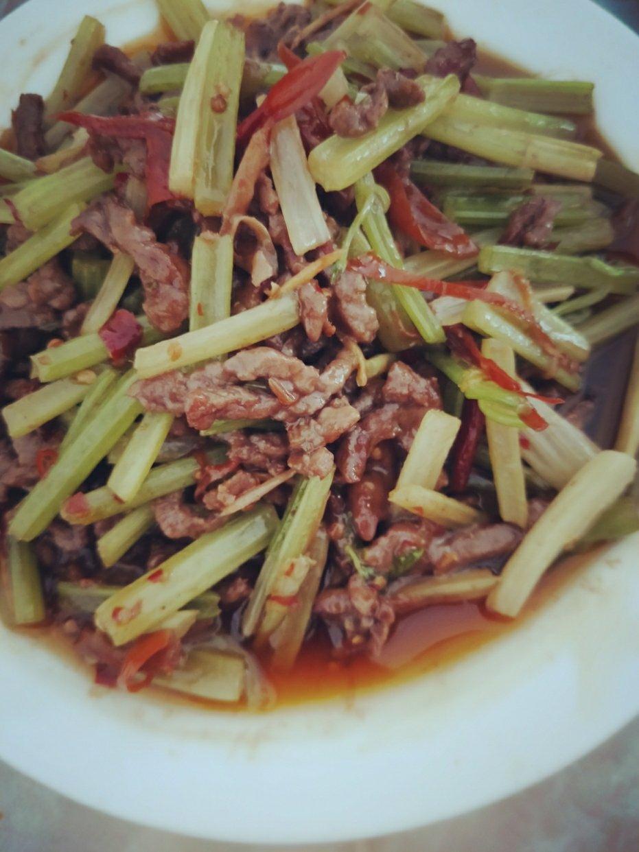 芹菜炒牛肉