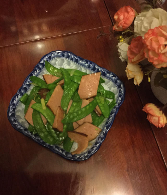 腊肠炒荷兰豆