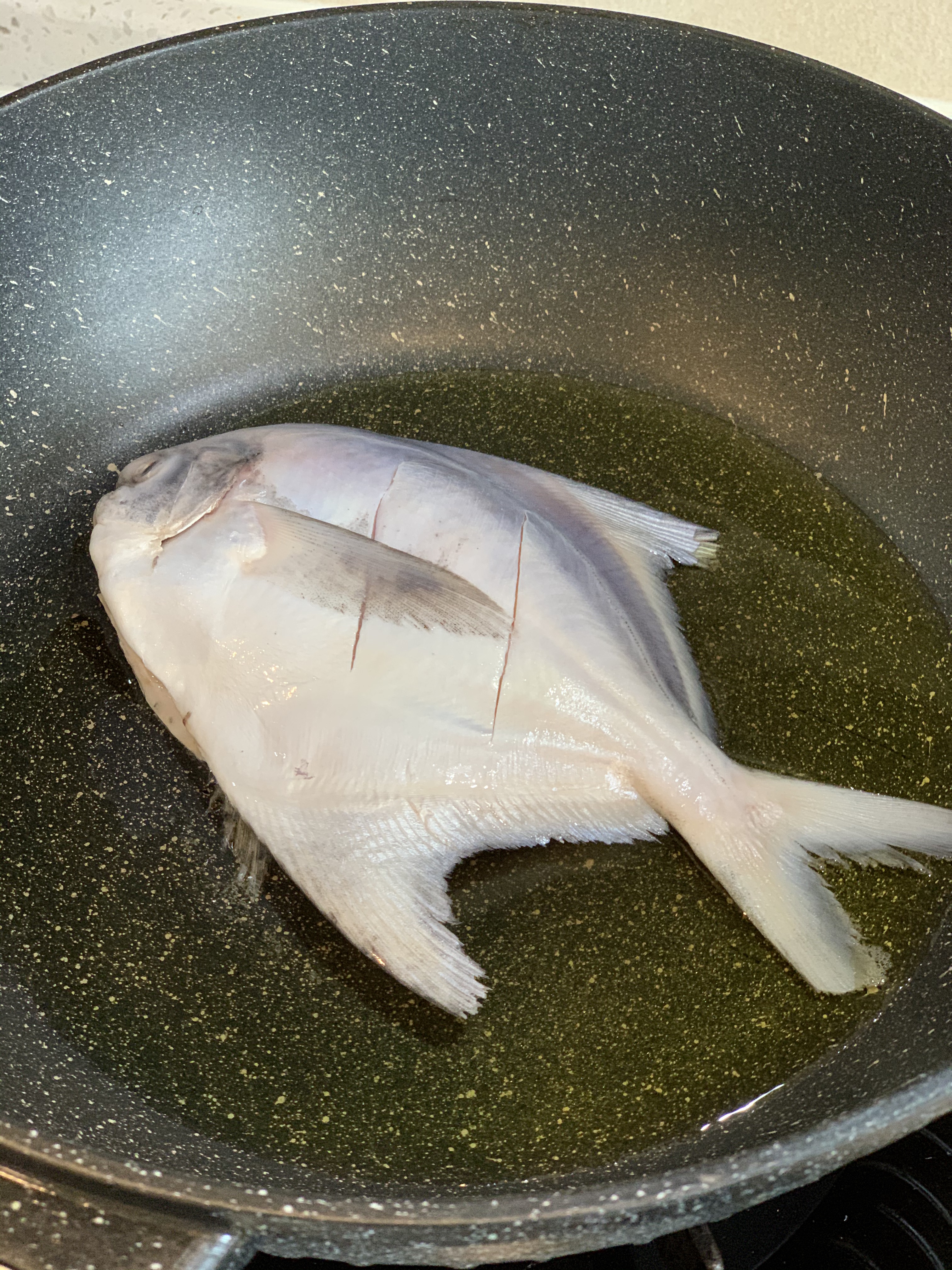 米苋烧鲳鱼的做法 步骤2