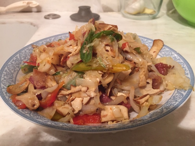 包菜炒腊肠