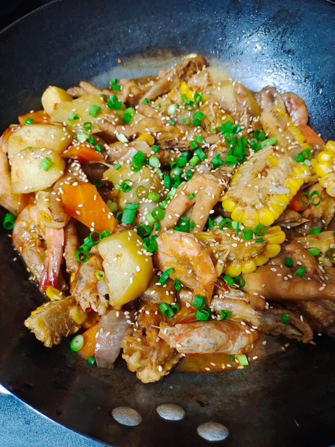 软糯入味的《鸡翅鸡爪煲》