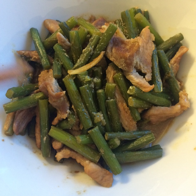 蒜苗炒肉丝