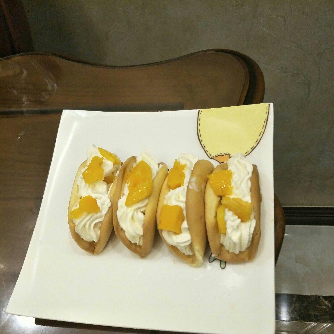 韩国最热门的甜品店Le Bread Lab的草莓蛋糕卷