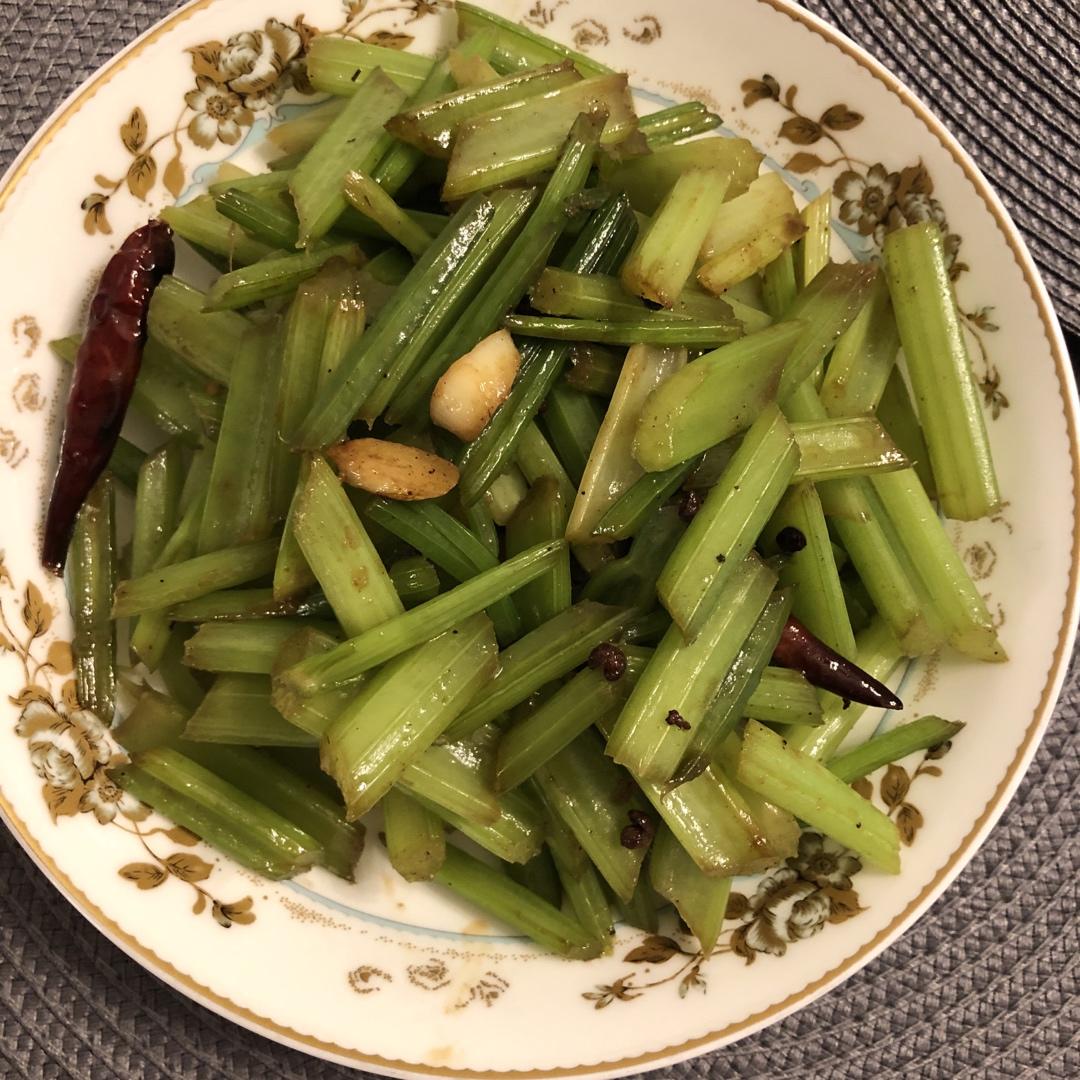 炝炒芹菜