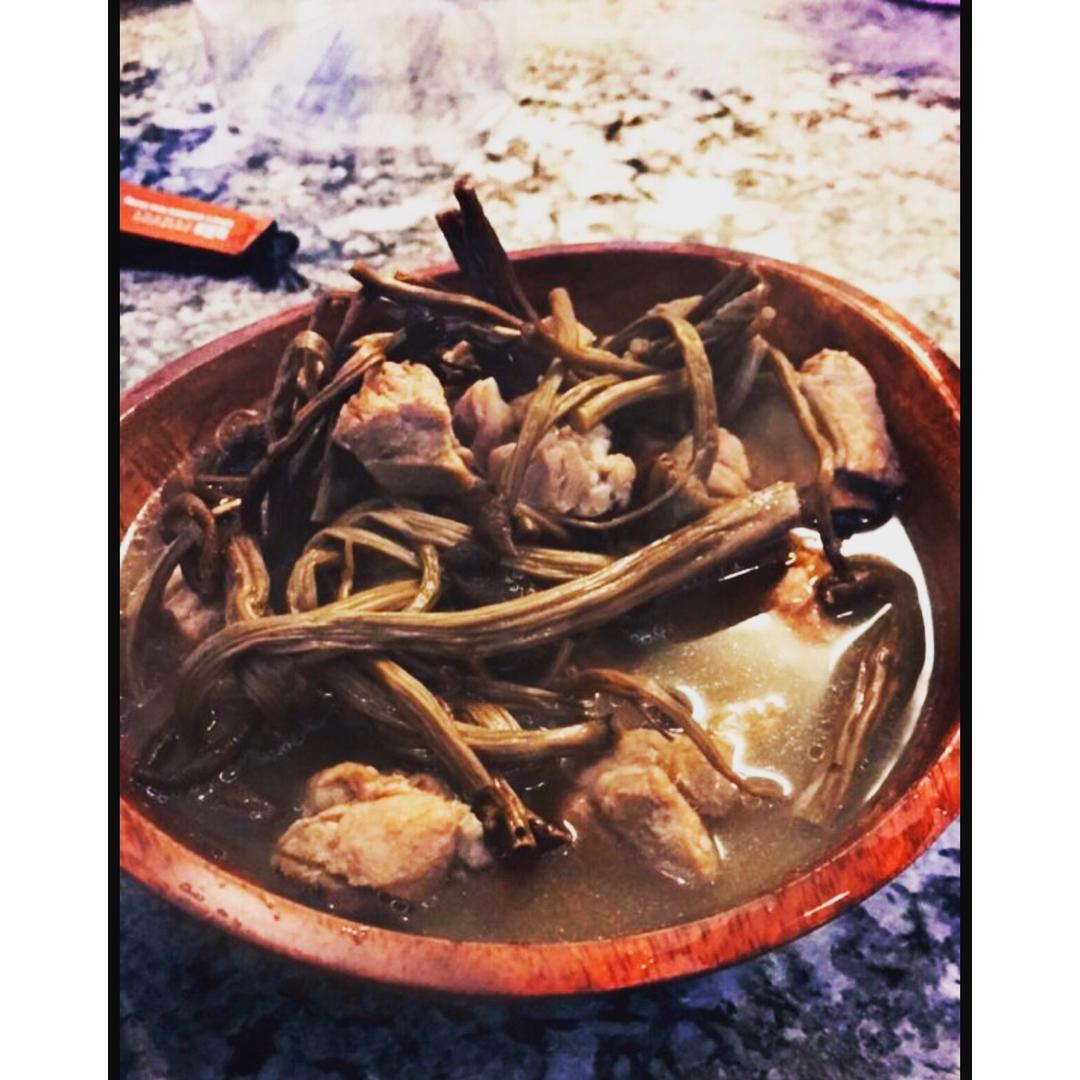 茶树菇排骨汤