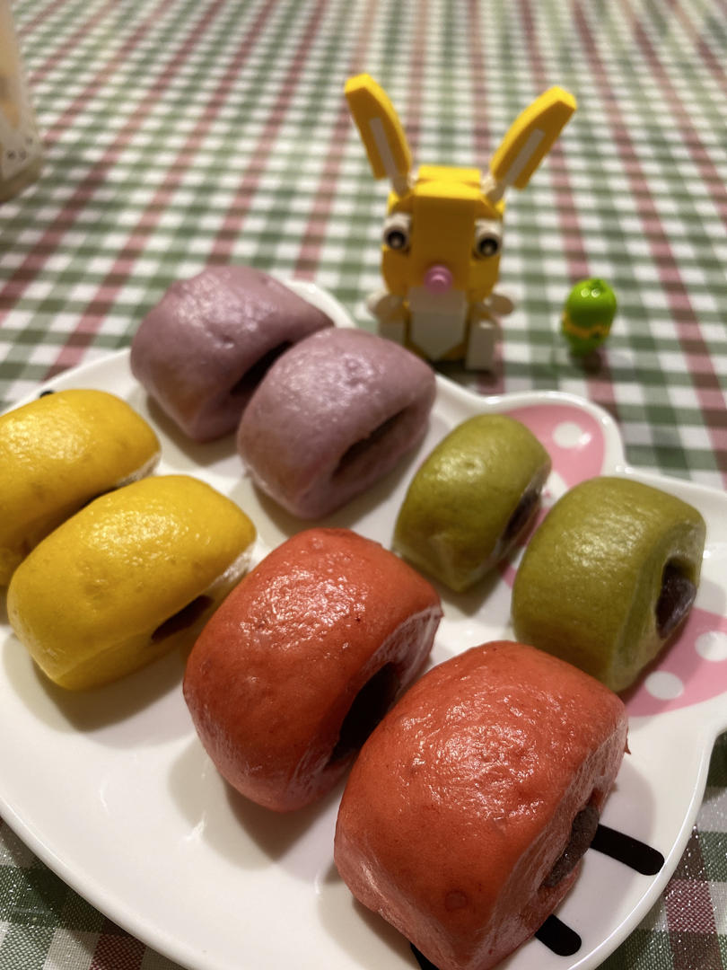 五彩奶香豆沙小馒头