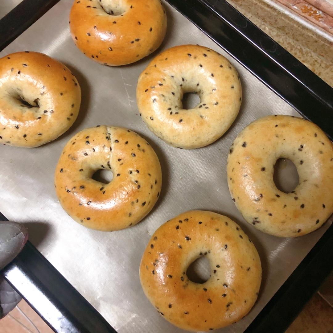 黑芝麻全麦贝果