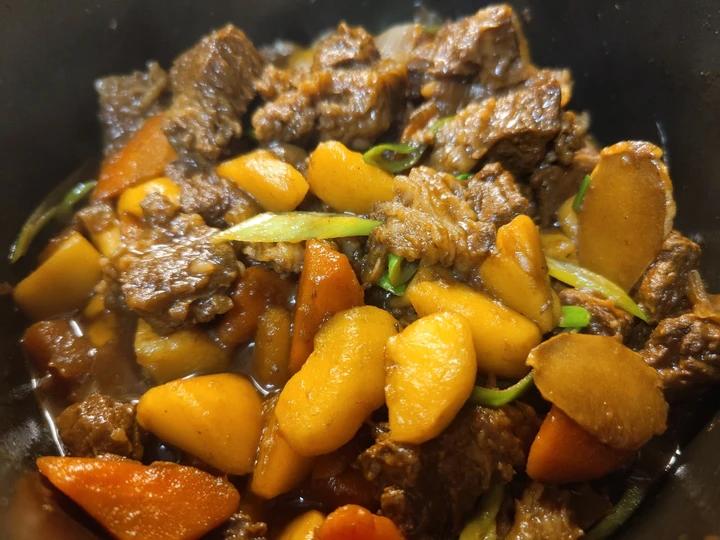 胡萝卜土豆烧牛腩