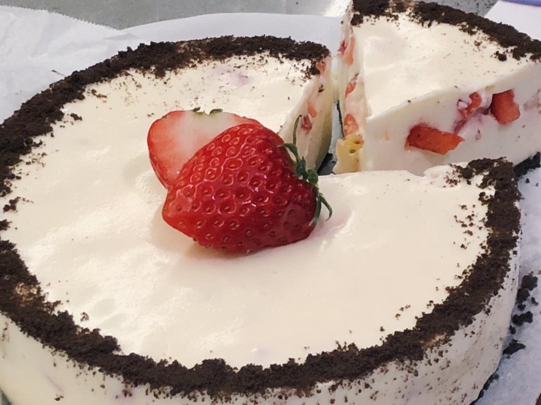 🍓草莓季——草莓酸奶慕斯