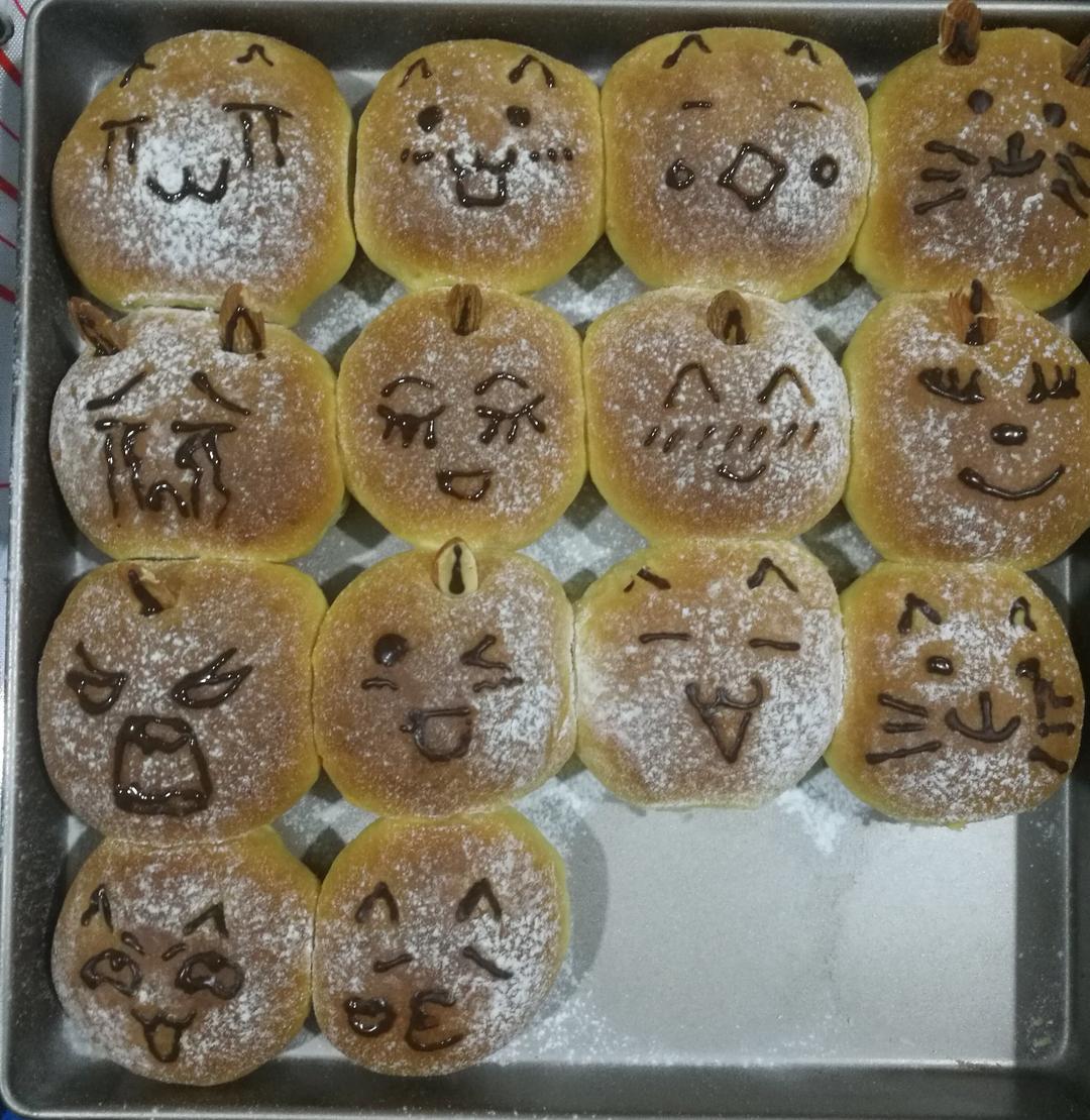 挤挤小面包--跟风搓面团