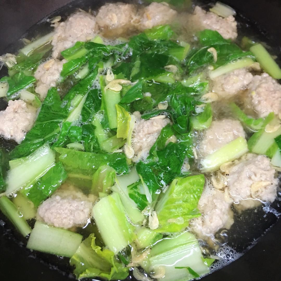 小白菜虾皮丸子汤的做法