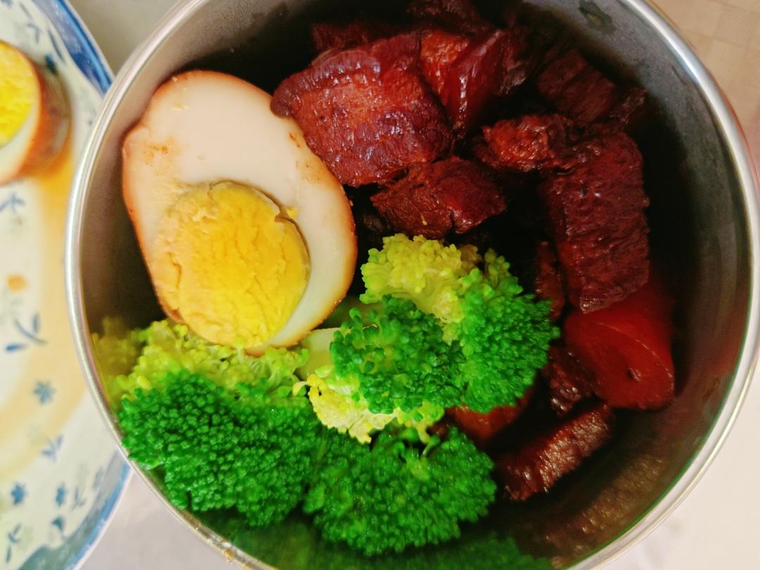 洋葱酥卤肉饭