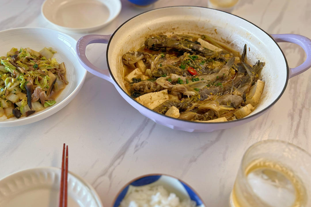 闷个黄骨鱼，黄丫头，黄鸭叫，家常简单味的！