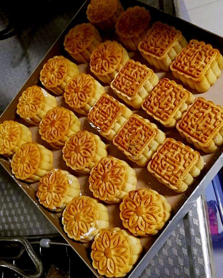 广式月饼—蛋黄莲蓉月饼