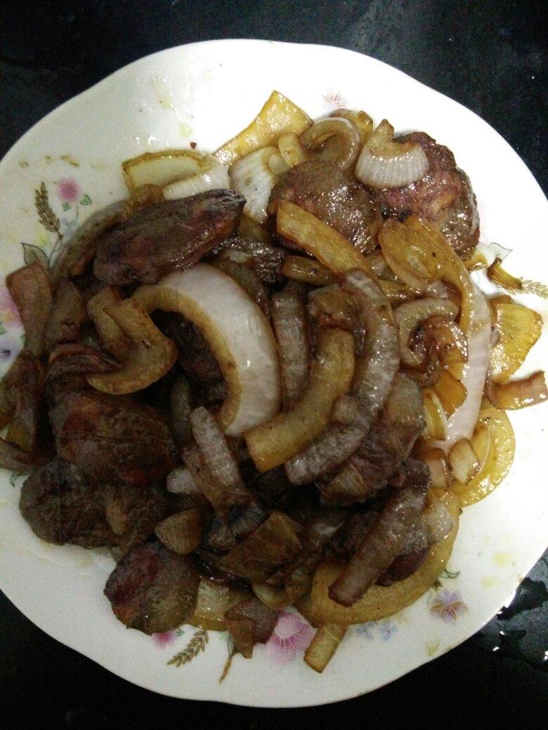 洋葱炒腊肠