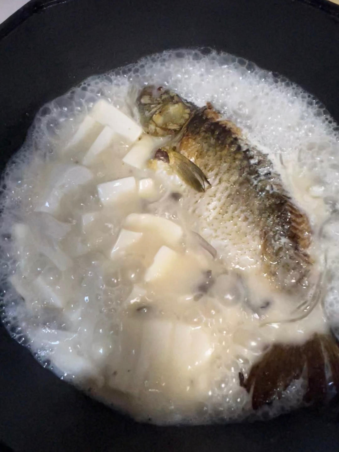 奶白鲫鱼豆腐汤|一条鱼最后的温柔