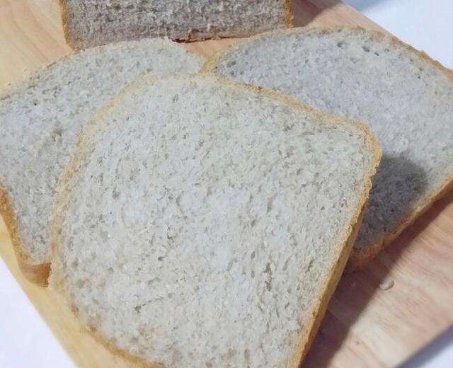 面包机版黑麦吐司的做法