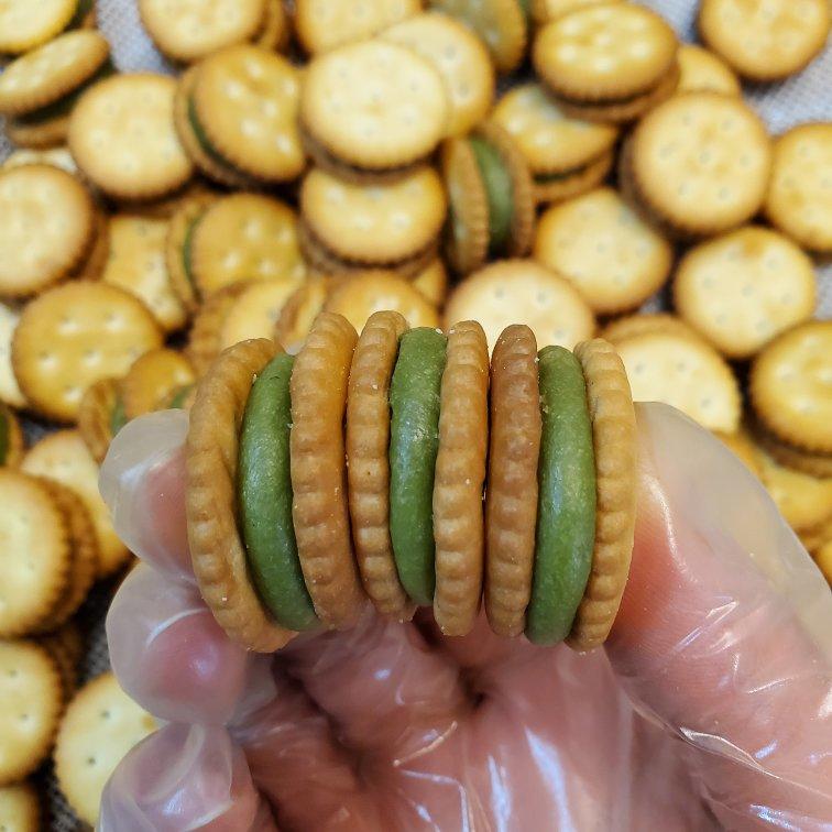会拉丝不甜腻的纽扣夹心饼干