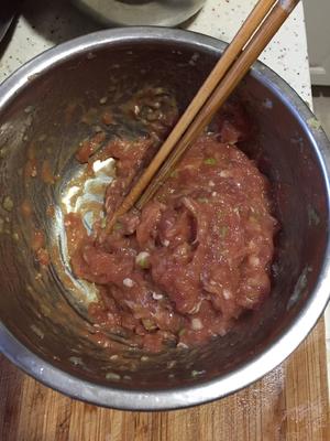 丸子菠菜汤的做法 步骤1