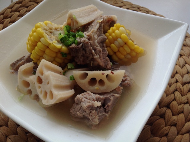 玉米莲藕排骨汤