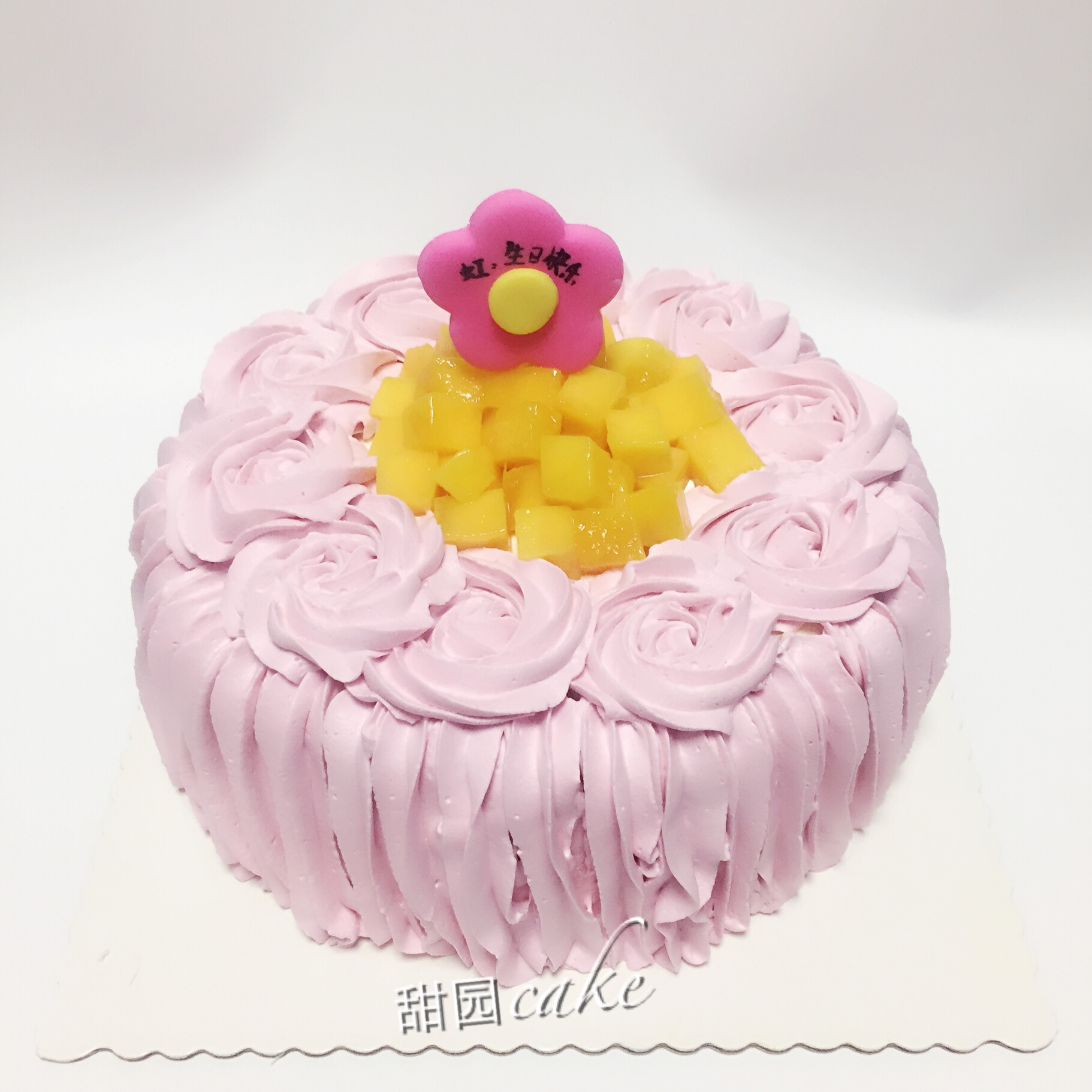 奶油水果装饰蛋糕