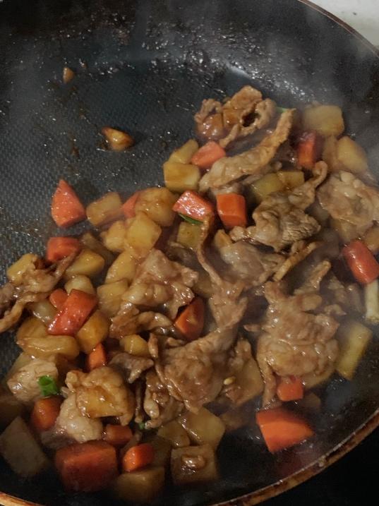 好吃到舔碗底的土豆肥牛拌饭