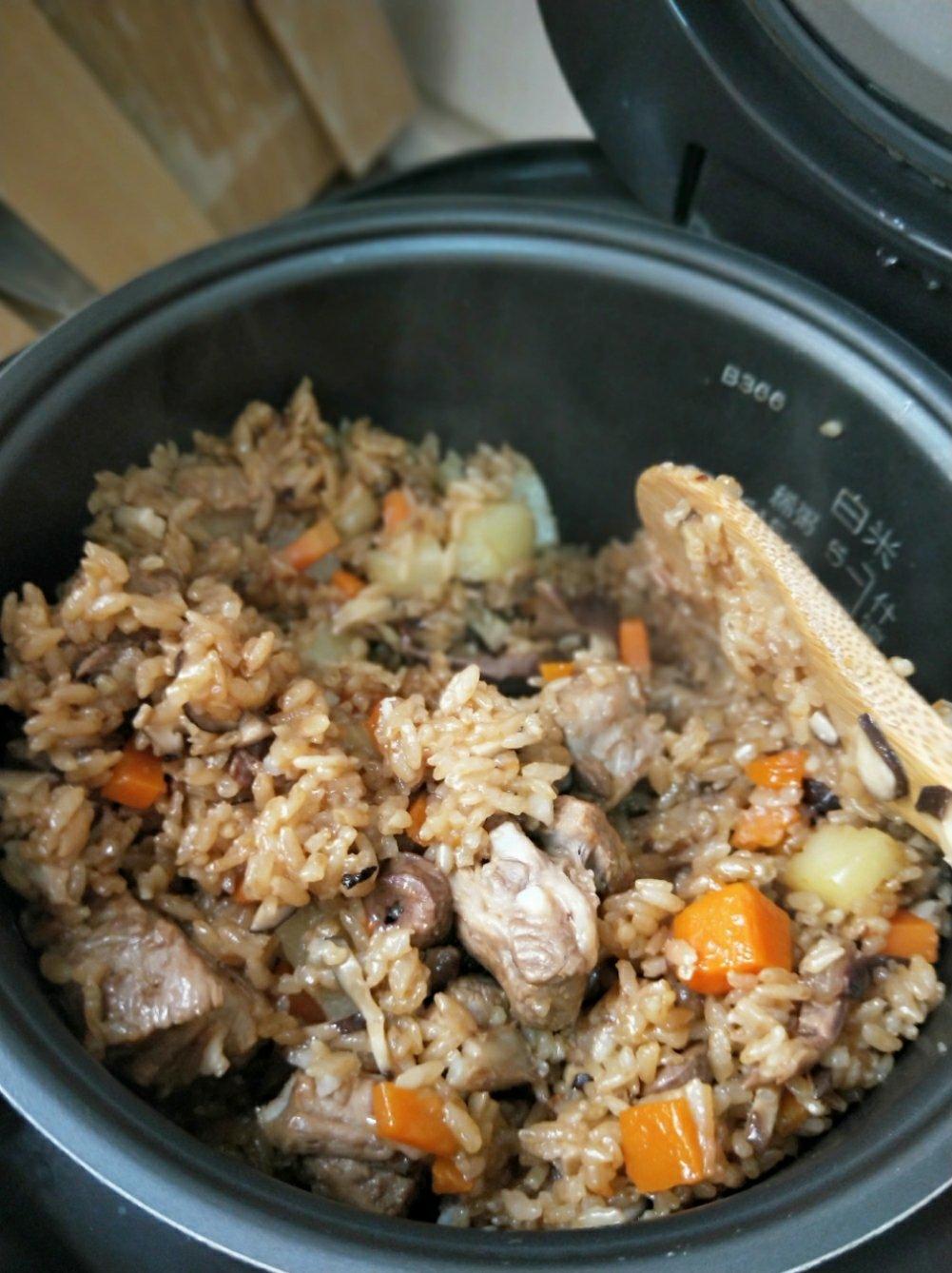 喷香排骨焖饭（爆好吃）