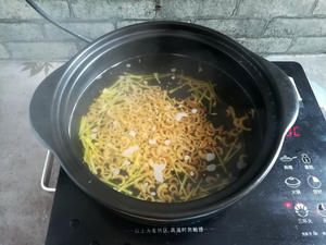田园虾米粥的做法 步骤4