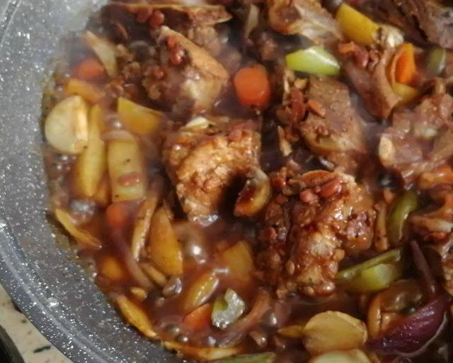 三汁焖锅～排骨焖锅