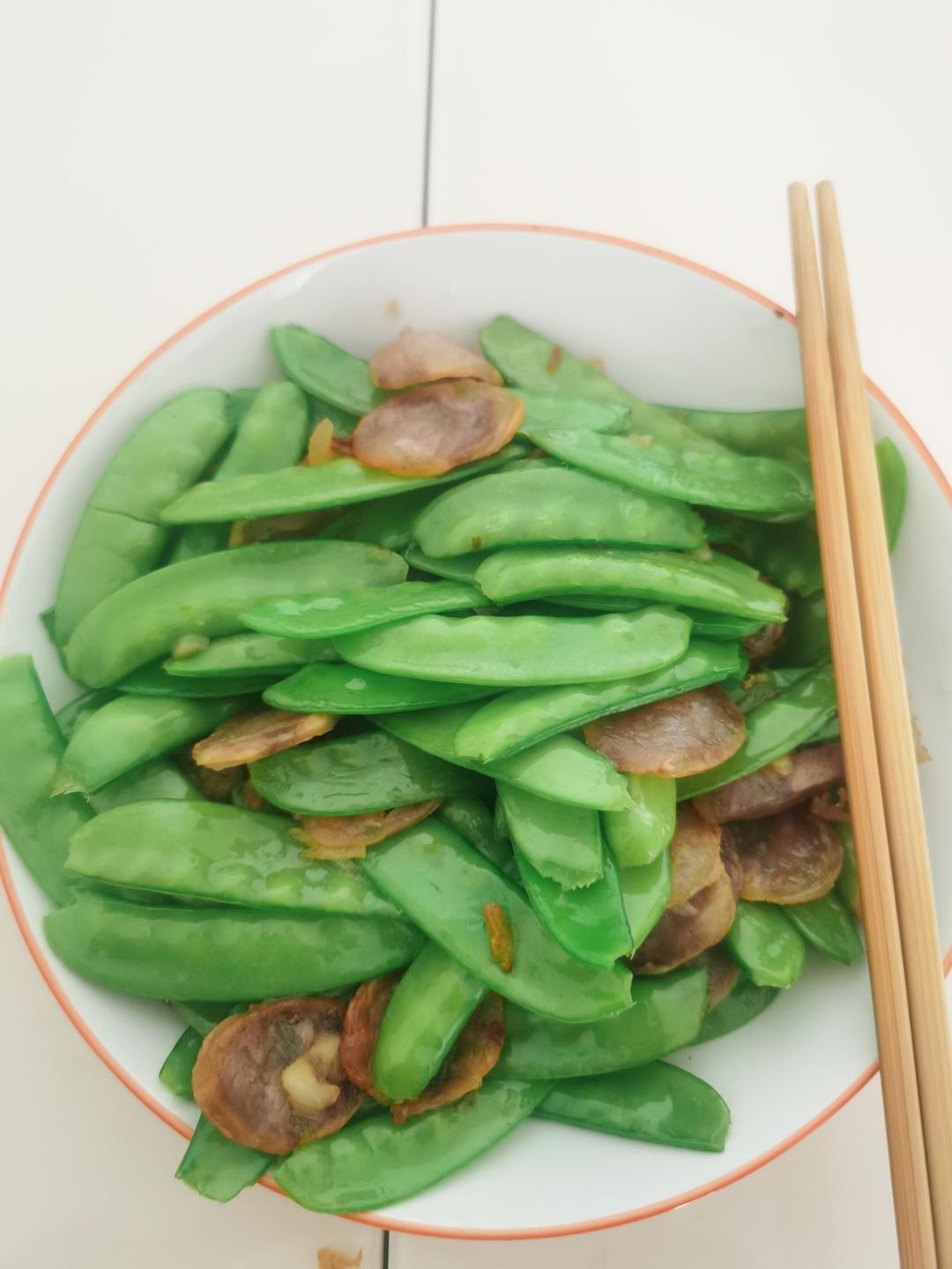 腊肠炒荷兰豆