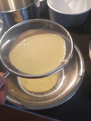 双层美味轻乳酪生日蛋糕（6寸＋8寸）的做法 步骤6