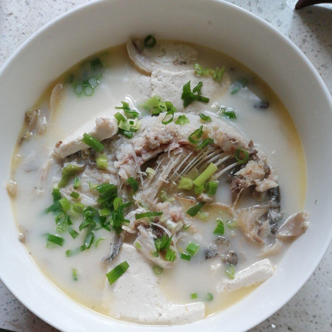 奶白鲫鱼汤